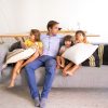 Divano per famiglie con bambini rivestimenti easy clean angoli sicuri e configurazioni anti caos